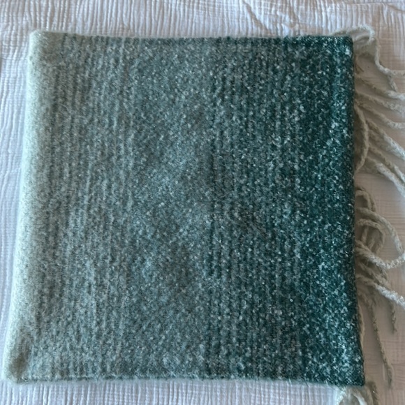 Large Scarf/Wrap - Picture 3 of 4